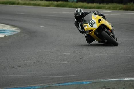 Suzuki GSXR "600" SRAD - SOLGT - - med K1 kåbe monteret - taget i frankrig Circuit Val de Vienne billede 9