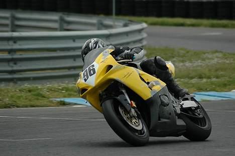 Suzuki GSXR "600" SRAD - SOLGT - - med K1 kåbe monteret - taget i frankrig Circuit Val de Vienne billede 11