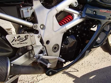 Suzuki TL1000S *SOLGT* - Hælpladerne er også købt på e-bay de kommer fre England billede 8