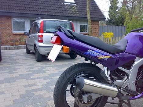 Suzuki GS500E *SOLGT* - Det er så det færdige resultat af den hjemmelavede nummerpladeholder.. :) billede 11