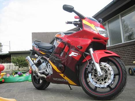 Honda CBR600F3 ( SOLGT ) - ned på knæ ( ikke kun for konen ) billede 9