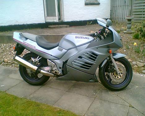 Suzuki RF 600 R billede 1