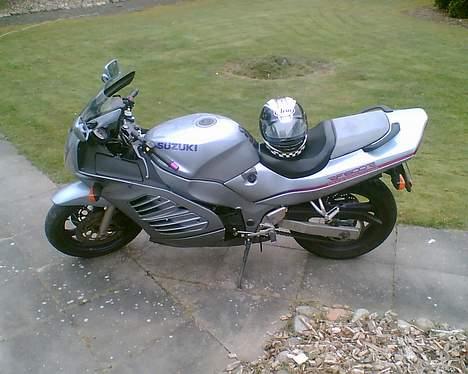 Suzuki RF 600 R billede 4