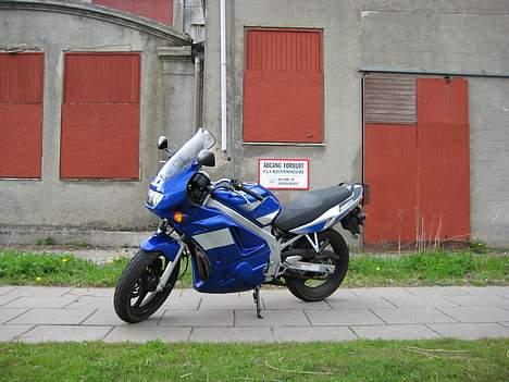 Suzuki GS 500 F (SOLGT) - Fandt en rough fabriksbygning billede 4
