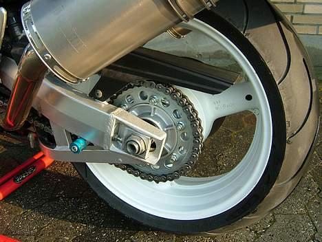 Suzuki TL 1000 R [SOLGT] - Fælg og bagsvinger efter en gang motorrens fra Statoil og opvaskebørste.. billede 18