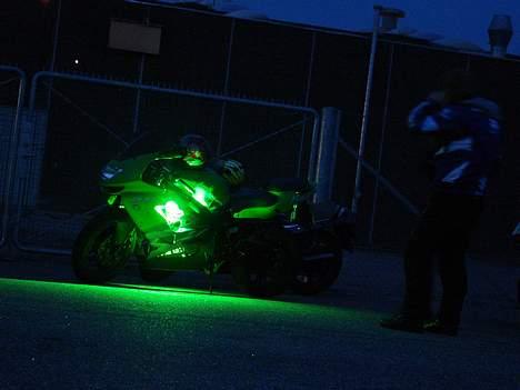 Kawasaki ZX9R billede 2