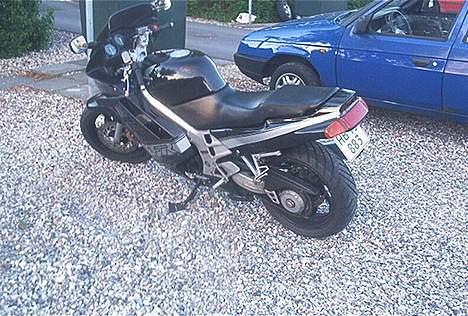 Honda VFR 750 F - Parkering billede 5