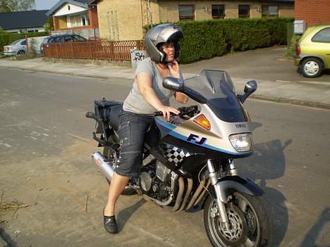 Honda VF400F  totalskadet billede 13