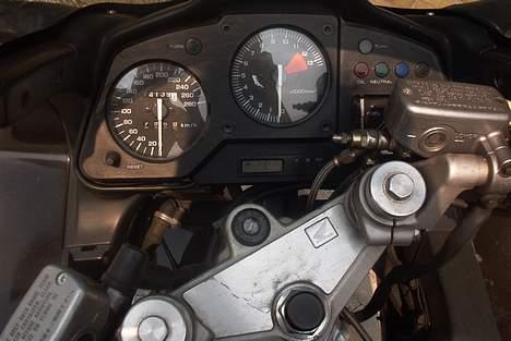 Honda VFR 750 F - Instrumentering billede 9