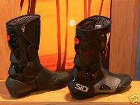 Honda VF400F  totalskadet - mine nye støvler som jeg har fået af TRÆSKO billede 14