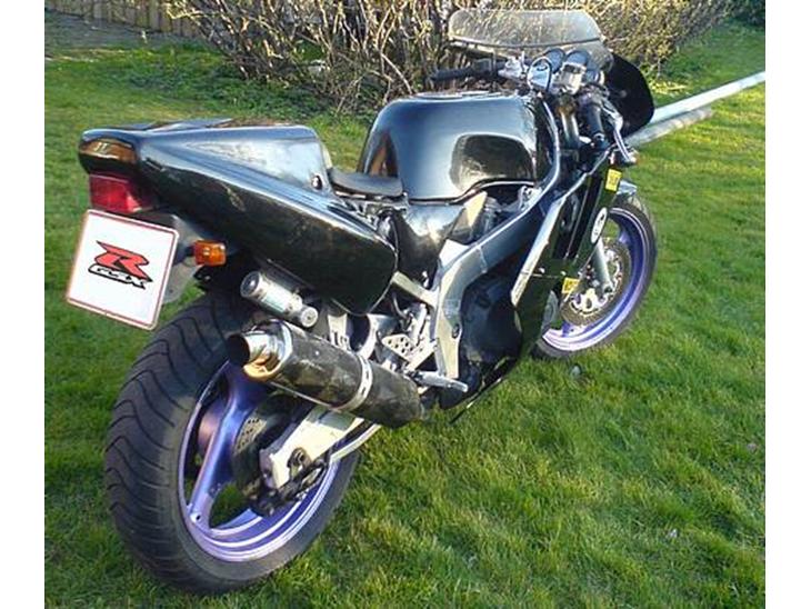 Suzuki GSXR-400 R **SOLGT** billede 1