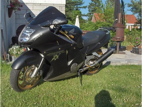 Honda CBR 1100 XX blackbird - Sådan ser min dejlige guldfugl så ud nu - men porno bremseskiver "mangler"  billede 1