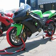 Kawasaki ZX6R 