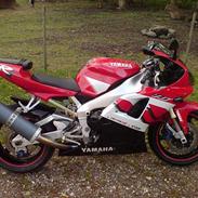 Yamaha YZF R1