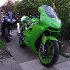 Kawasaki ZX6R Baneracer *solgt*