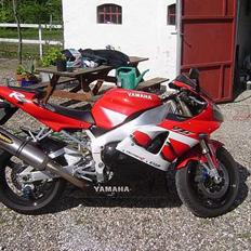 Yamaha R1