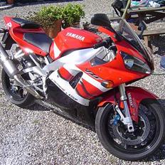 Yamaha R1