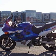 Suzuki GSX 600F