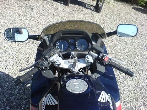 Honda CBR 1000F - Jo, der står 300 på skiven ;-) billede 6