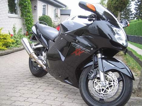 Honda CBR 1100 XX - Uhhh den kan næsten ikke vente med at komme ud og blive luftet billede 4
