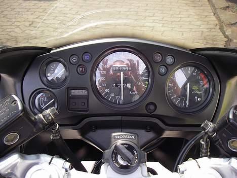 Honda CBR 1100 XX - Instrumenteringen billede 5