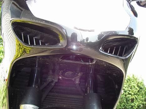 Honda CBR 1100 XX - Direct air intake. Hmm...det ligner sgu Darth Wader *gg* billede 6
