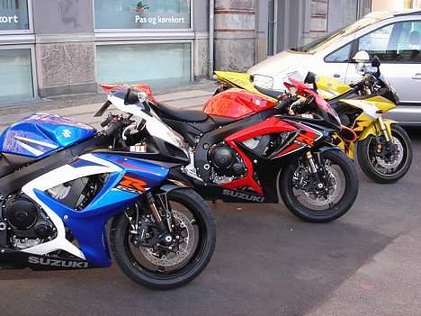 Suzuki Gsxr - Fede cykler. man lidt fantasi løst at købe en blå/hvid som alle andre... billede 3