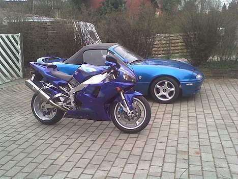 Yamaha R1 - Bilen og biken.. billede 1