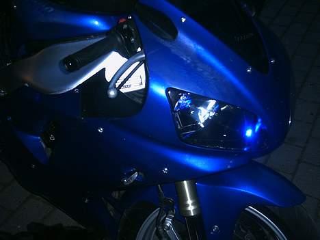 Yamaha R1 - Blå øjne billede 7