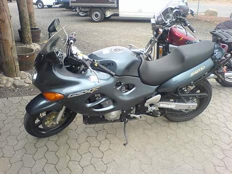 Suzuki Gsx 750 F SOLGT - De første Pic´s billede 1