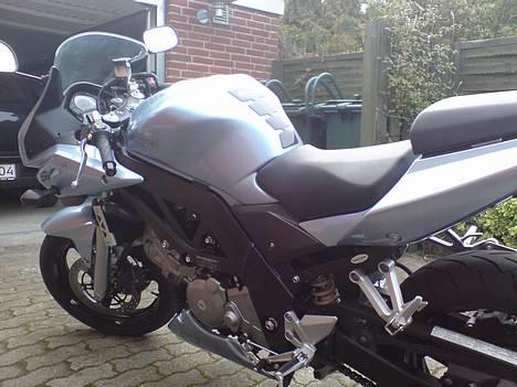 Suzuki SV650S billede 2