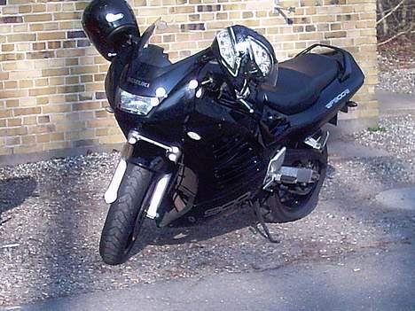 Suzuki RF 900R billede 10