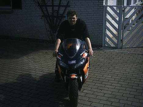 Yamaha R1 - Kammerats cbr 1000rr fireblade som jeg lige "prøvesidder" billede 10