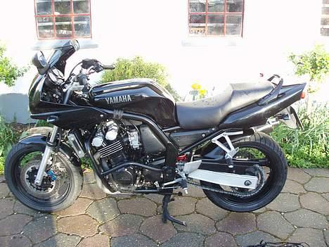 Yamaha FZS 600 Fazer - MC´en fra siden. billede 6