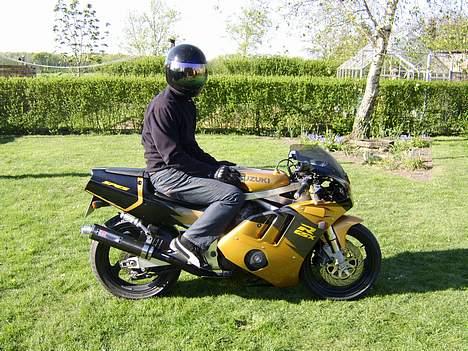 Suzuki Gsx-r 400 (Solgt) billede 10