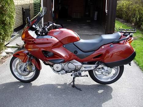 Honda Nt 650 Deauville billede 3