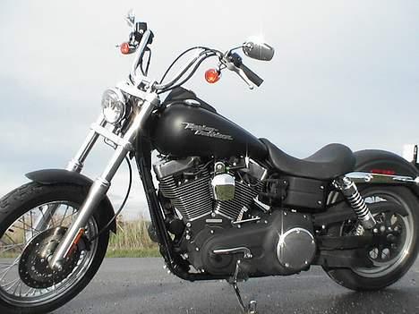 Harley Davidson Dyna Street Bob billede 11