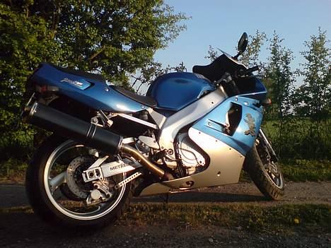 Yamaha YZF 750 R **Solgt**  billede 1