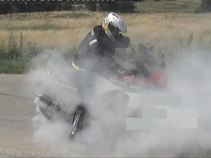 Kawasaki GPZ 900 R Streetfighter * billede 1