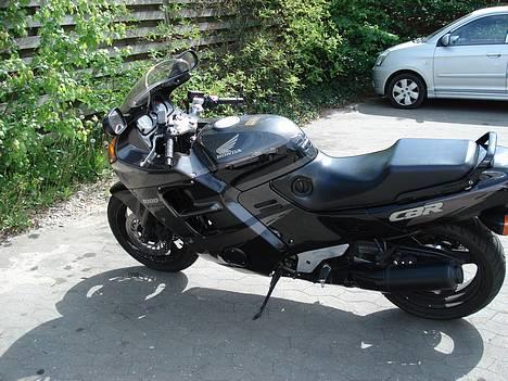 Honda cbr1000f sc24...SOLGT billede 2