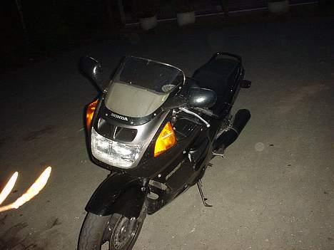 Honda cbr1000f sc24...SOLGT billede 3