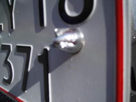 Honda VT 1100 C2 *solgt* - Lille detalje med "raket" møtrikker på nummerpladerne billede 5