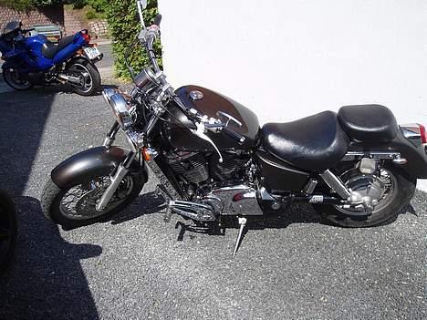 Honda VT 1100 C2 *solgt* - ja hun er også lækker fra den anden side billede 8