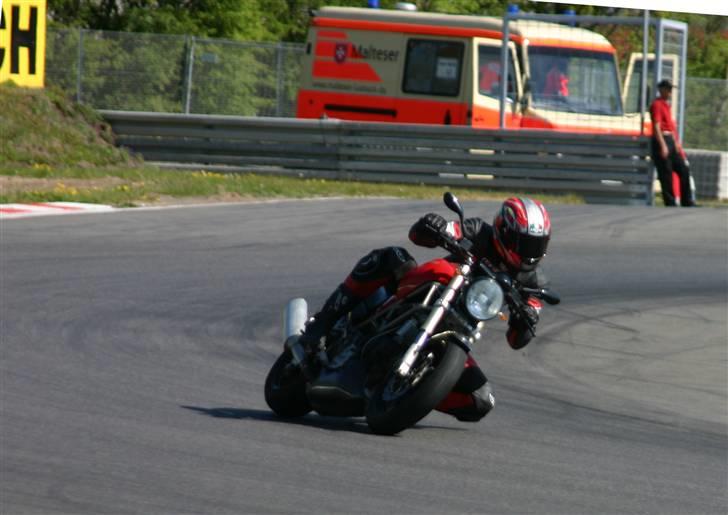 Ducati Monster 900 - Solgt - øre til øre smil under hjelmen :-) billede 6