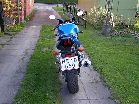 Suzuki Sv 650S - Jeg skal ha fjernet bagskærmen og sat nummerpladen op under lygten så man rigtig kan få det sporty look frem:) billede 5