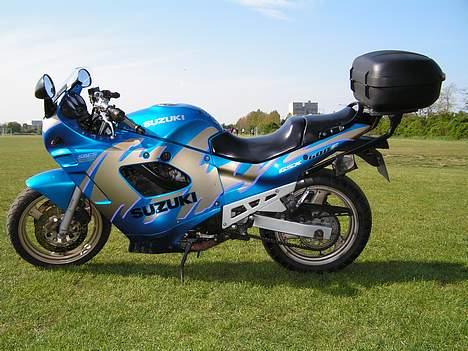 Suzuki GSX 600 F  **solgt** - Ja så kom vi ned og fik taget nogle nye billeder. billede 5