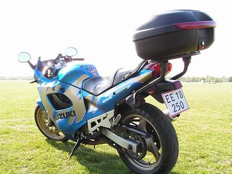 Suzuki GSX 600 F  **solgt** - det var bedre.. Ja den er pænere uden kassen, men da jeg altid har den på..... billede 8