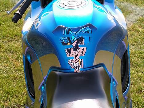 Suzuki GSX 600 F  **solgt** - Tank beskyttelse, fås hos Stevensmc, og andre velassorterede mc butikker. billede 10