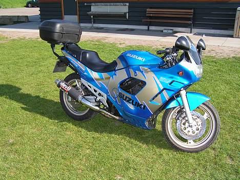 Suzuki GSX 600 F  **solgt** - Må nu nok indrømme at fra dene vinkel kan jeg godt huske hvorfor jeg faldt for denne model. billede 12