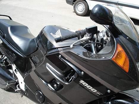 Honda cbr1000f sc24...SOLGT billede 7